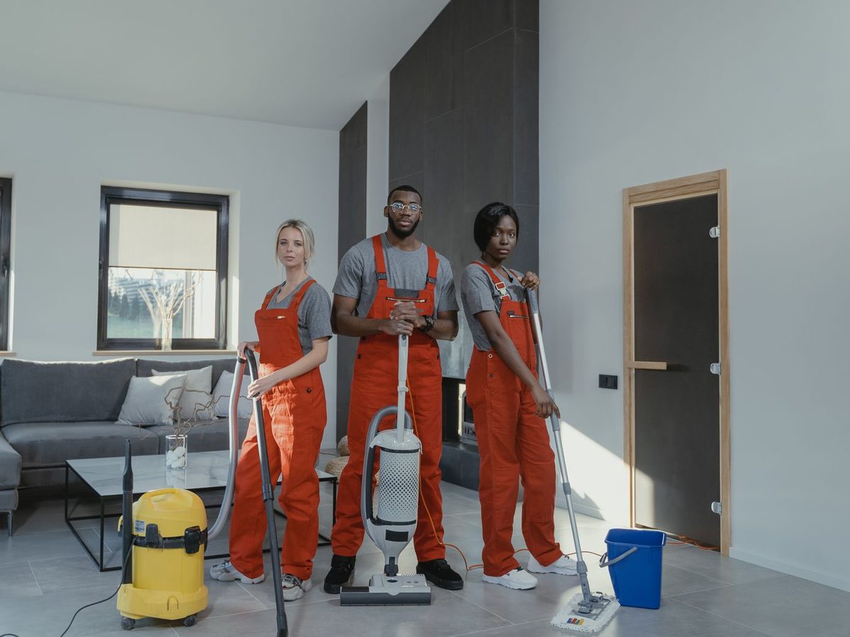 Cleaning team arriving at a Dubai property for a scheduled visit