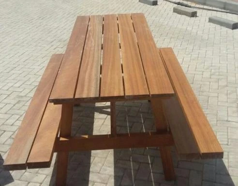 Picnic table