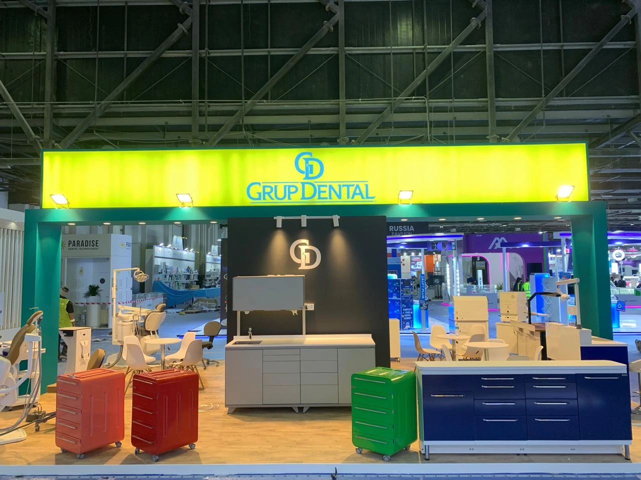 Client-supplied exhibition stand